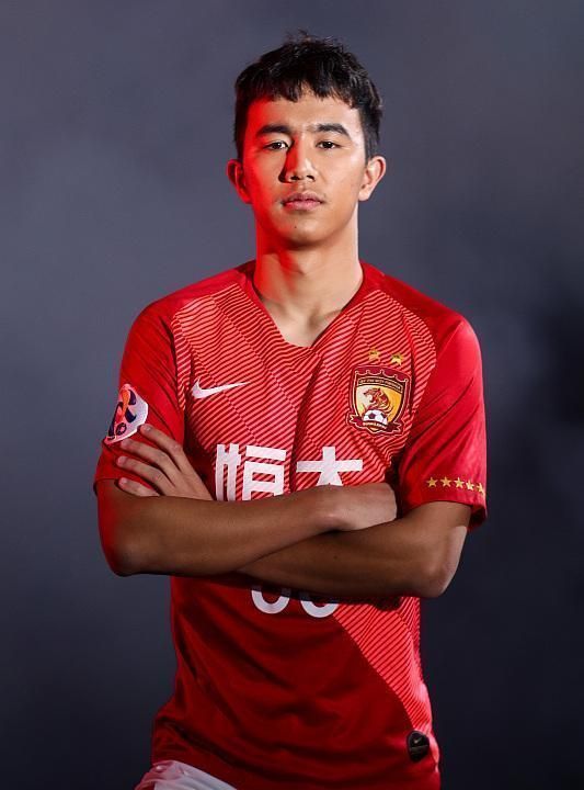 赛后广州队调整名单以备法甲；迎来里程碑环节打磨；底气十足；临场指挥获称赞的简单介绍