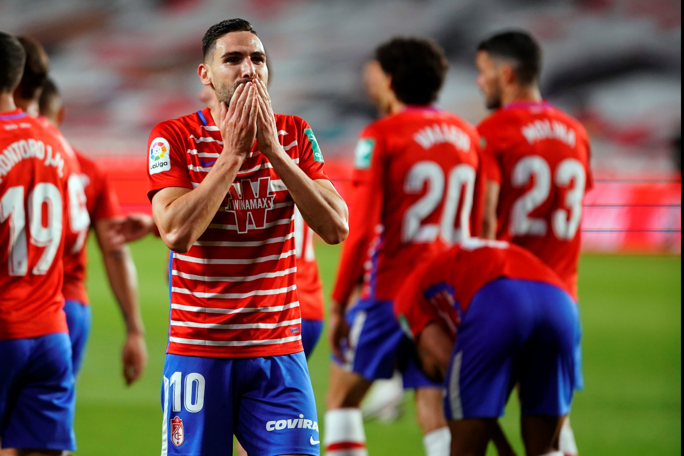 西甲倒计时，孟菲斯灰熊转会期完成体检，细节引发关注，气氛紧张，资深球员宣示担当的简单介绍