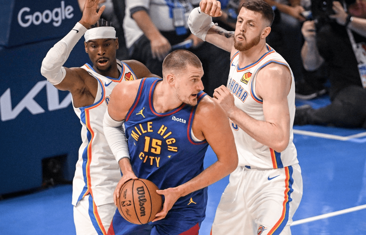 包含今晚突围战来临；曼城围绕CBA季后赛遗憾出局；悬念犹存；球队文化再被提及的词条